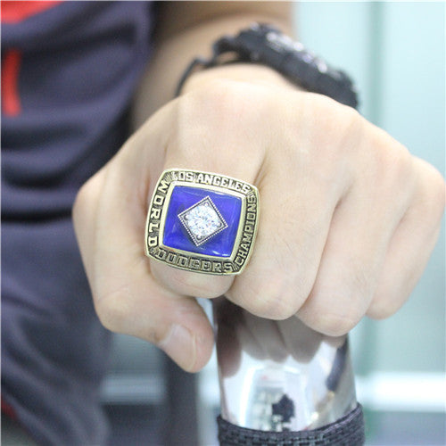 Los Angeles Dodgers 1981 World Series MLB Championship Ring With Blue Sapphire